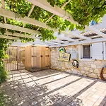 Vila Emely For 8 People Near Porec With Heated Pool & Jacuzzi *
