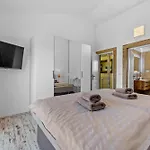 Emely For 8 People Near Porec With Heated Pool & Jacuzzi Vila
