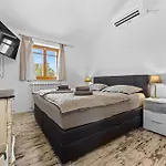 Vila Emely For 8 People Near Porec With Heated Pool & Jacuzzi Gradina (Vrsar)