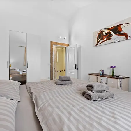 Villa Emely For 8 People Near Porec With Heated Pool & Jacuzzi