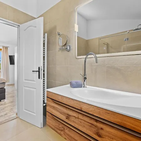 Villa Emely For 8 People Near Porec With Heated Pool & Jacuzzi *