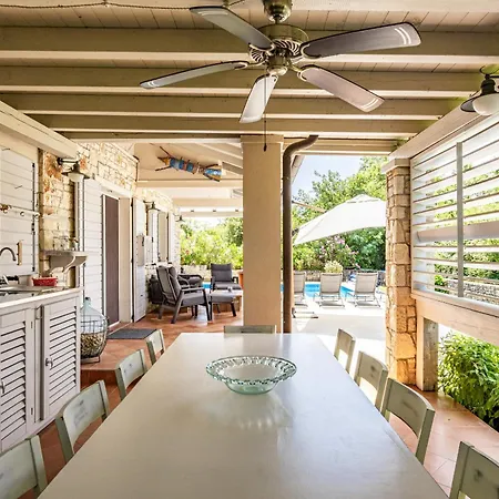 Villa Emely For 8 People Near Porec With Heated Pool & Jacuzzi