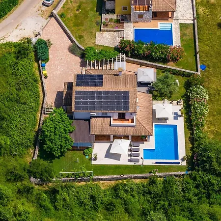 Vila Emely For 8 People Near Porec With Heated Pool & Jacuzzi *