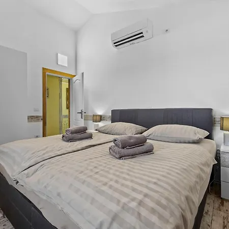 Emely For 8 People Near Porec With Heated Pool & Jacuzzi