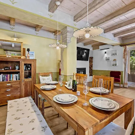 Villa Emely For 8 People Near Porec With Heated Pool & Jacuzzi Gradina (Vrsar)