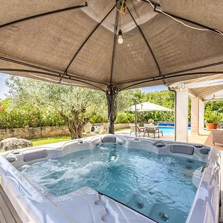 Emely For 8 People Near Porec With Heated Pool & Jacuzzi וילה Gradina (Vrsar)