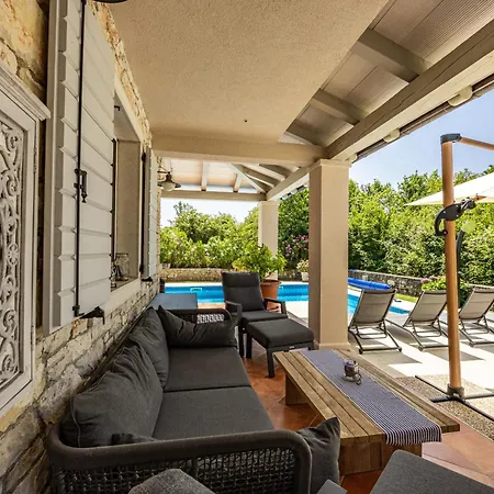 Villa Emely For 8 People Near Porec With Heated Pool & Jacuzzi *